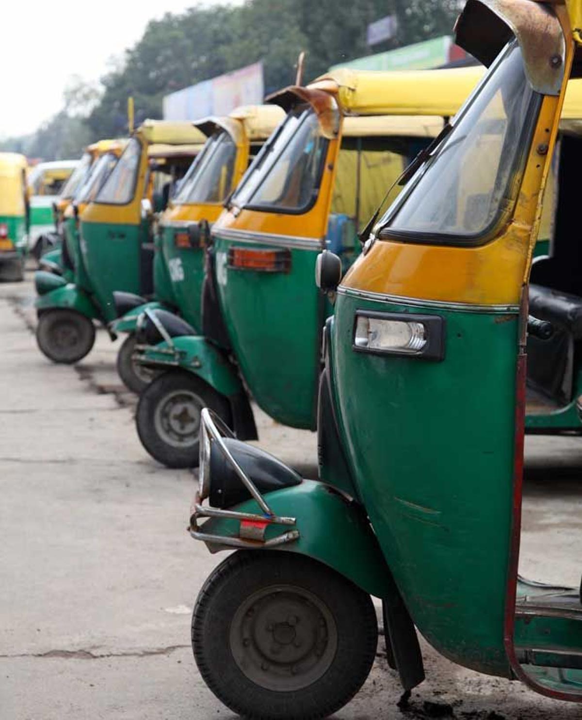 Estación de &quot;rickshaws&quot; en Nueva Delhi.