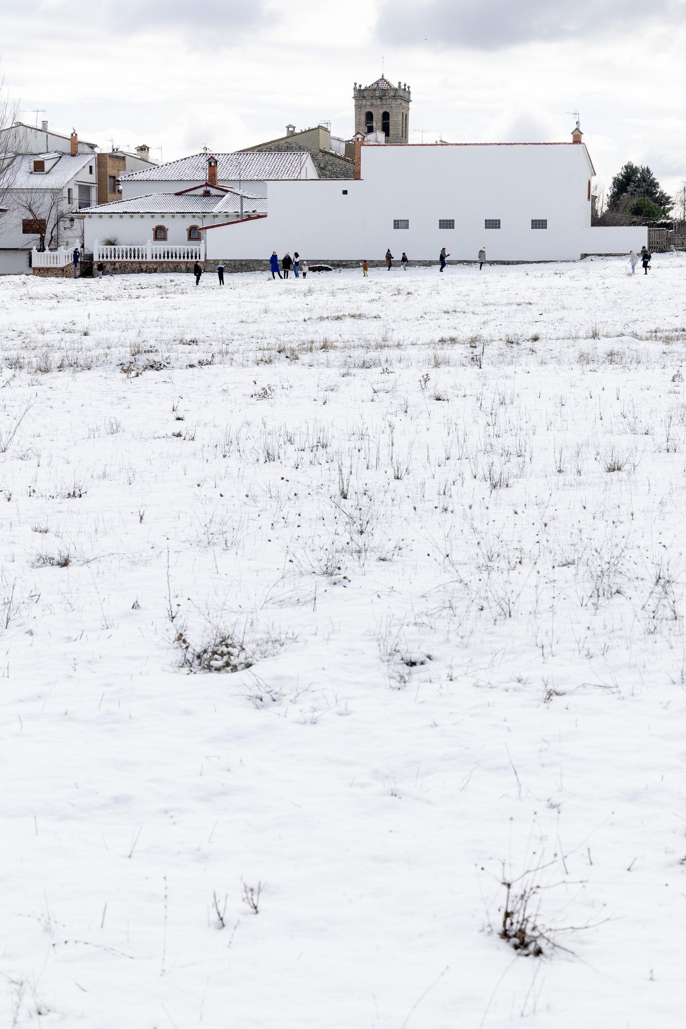 El temporal trae la nieve al interior de Castellón