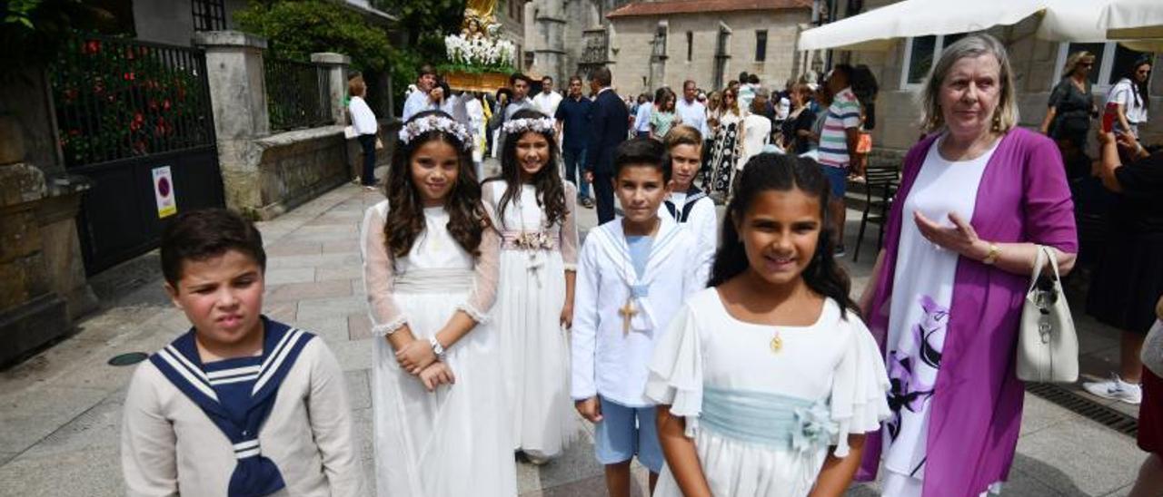 Seis niños recibieron su primera comunión coincidiendo con la fiesta patronal de Santa María. |   // G. SANTOS