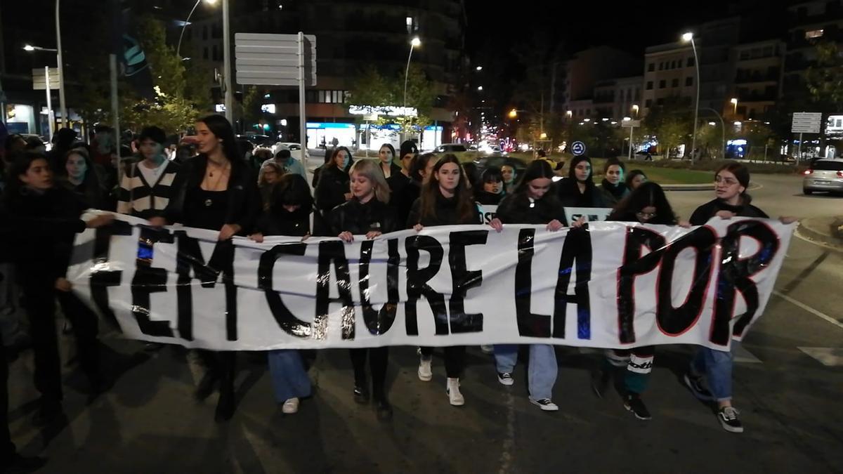 Així s'ha viscut la manifestació pel 25-N a Manresa