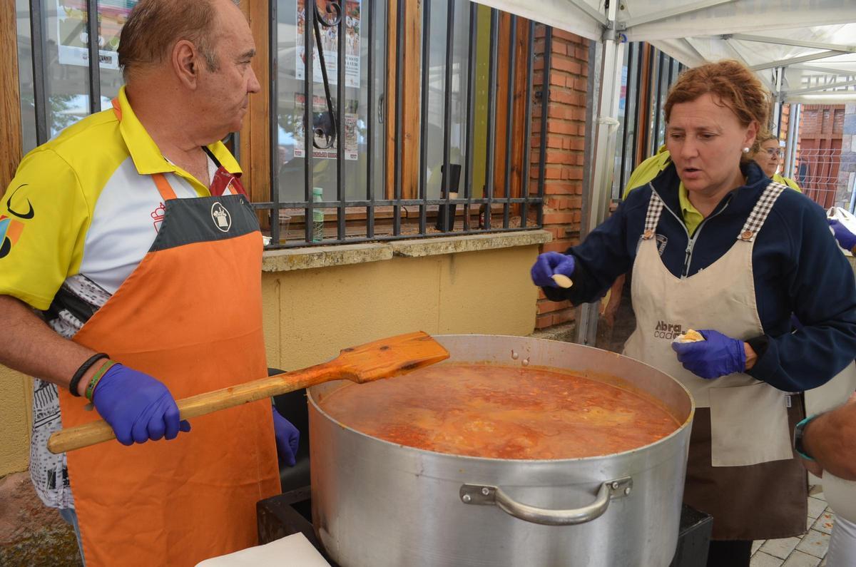 GALERÍA: La comida popular del viernes del Toro de Benavente, en imágenes