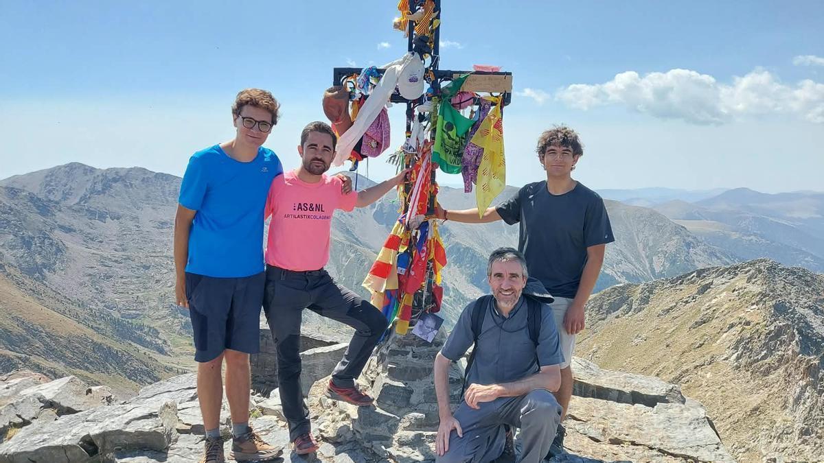 La foto de família al cim del Canigó