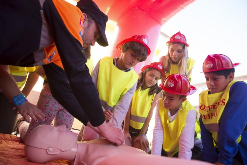 Los bomberos de Oviedo en el colegio Novo Mier