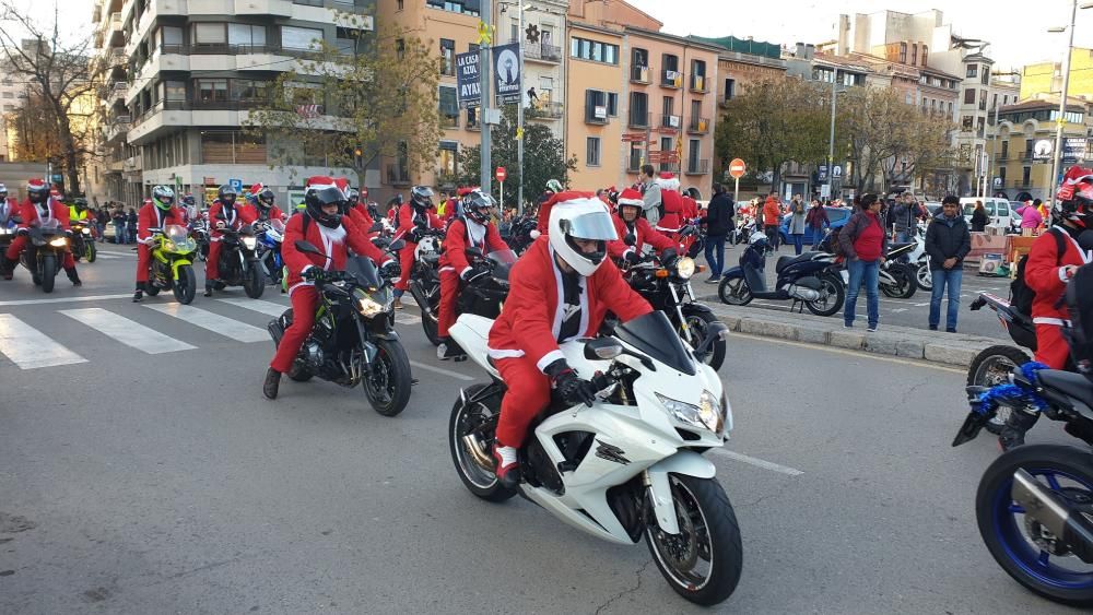 La ''papanoelada motera'' reuneix més de 700 motos a Girona