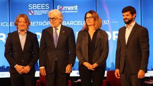 David Escudé, Josep Sánchez Llibre, Glòria Marín y Gerard Esteva, en el acto Fer Metròpoli, Barcelona 2030 en la sede de Foment