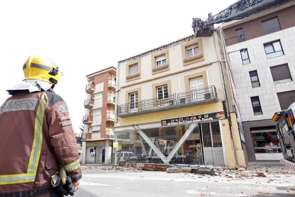 Cau la cornissa d''un edifici a Girona