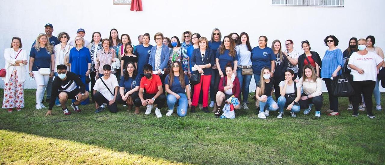 Foto de familia de la inauguración del paseo San Vicente de Paúl.