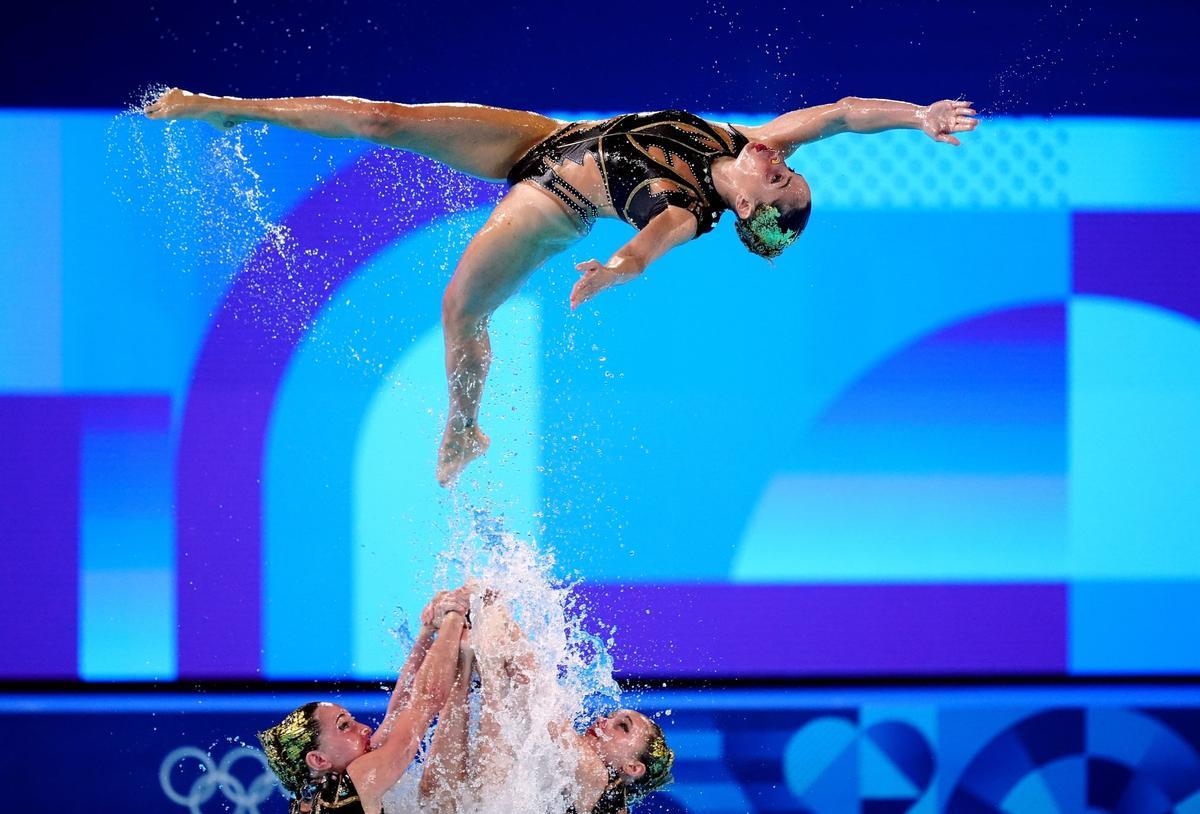 España da el gran salto y regresa con el bronce al Olimpo de natación artística. El equipo español de natación artística se luce en la definitiva rutina acrobática y logra la medalla de bronce, el primer metal en la disciplina desde Londres 2012.