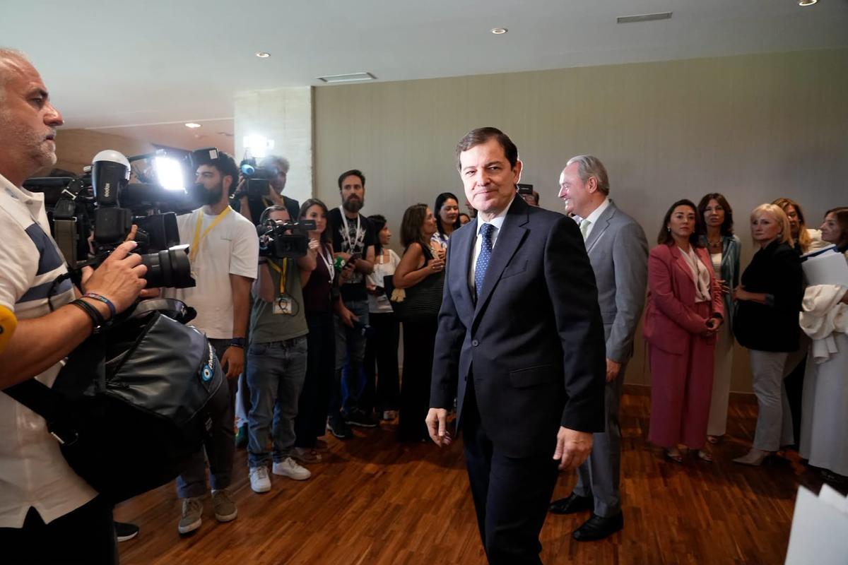 Alfonso Fernández Mañueco momentos antes del pleno de investidura.
