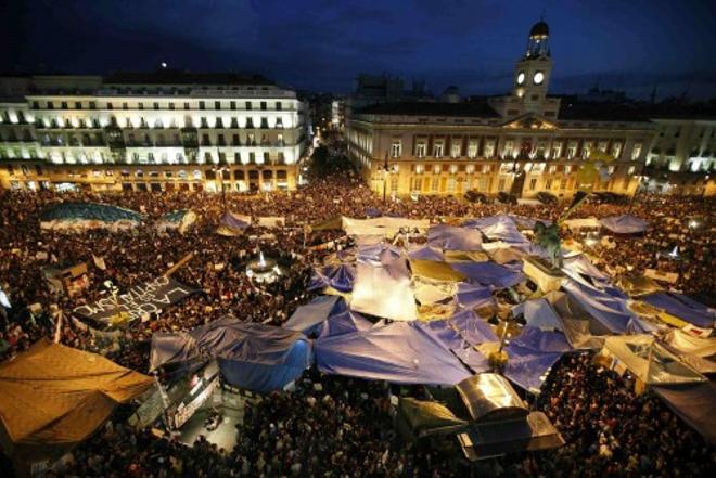 El movimiento 15M: las imágenes del día que cambió para siempre la política de un país