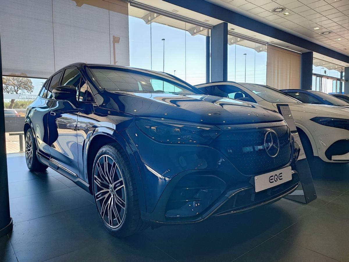Mercedes EQE suv.
