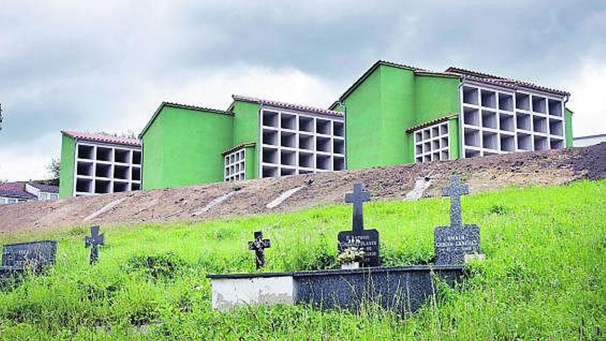 Las nuevas baterías de nichos construidas en el cementerio de Pando.