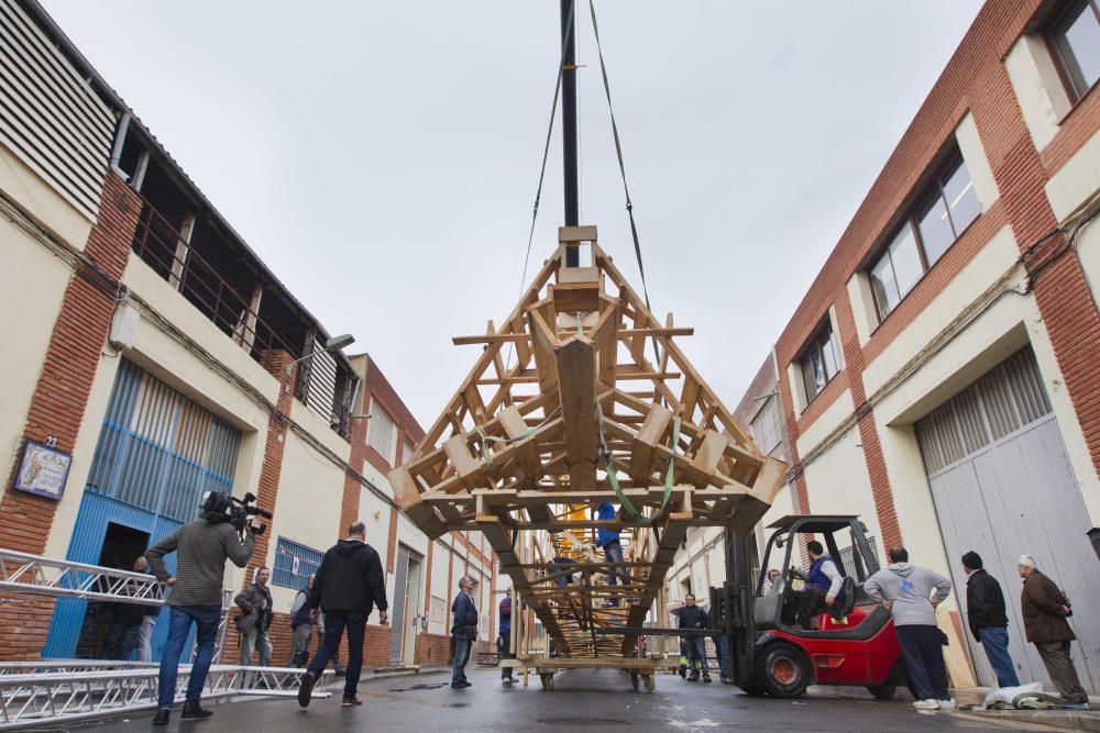 Simulacro de la plantá de la falla del ayuntamiento