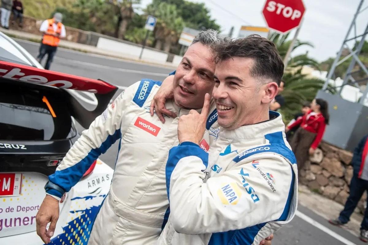 Yeray Mujica y Enrique Cruz, respectivamente, durante el 42º Rallye Orvecame Norte.