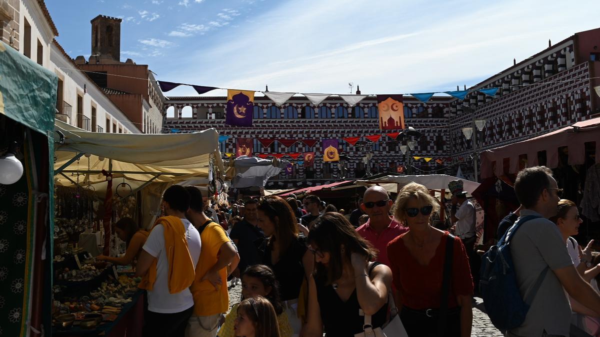 Ambiente en la plaza Alta, ayer.