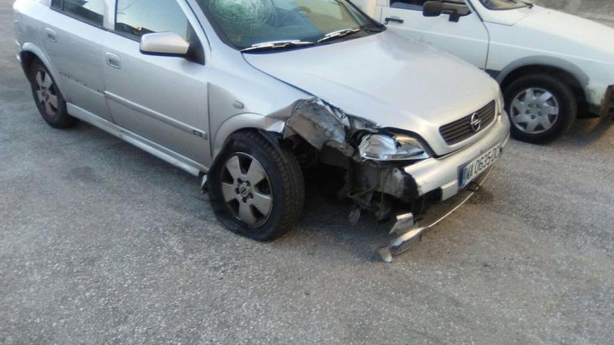 El choque fue en la calle principal de la Caleta de Vélez.