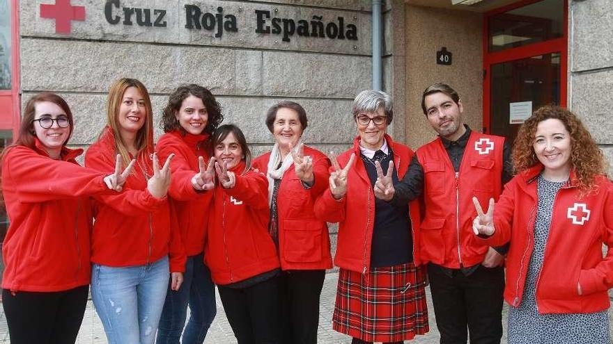 Voluntarias y un voluntario en la sede de Cruz Roja en Ourense. // Iñaki Osorio