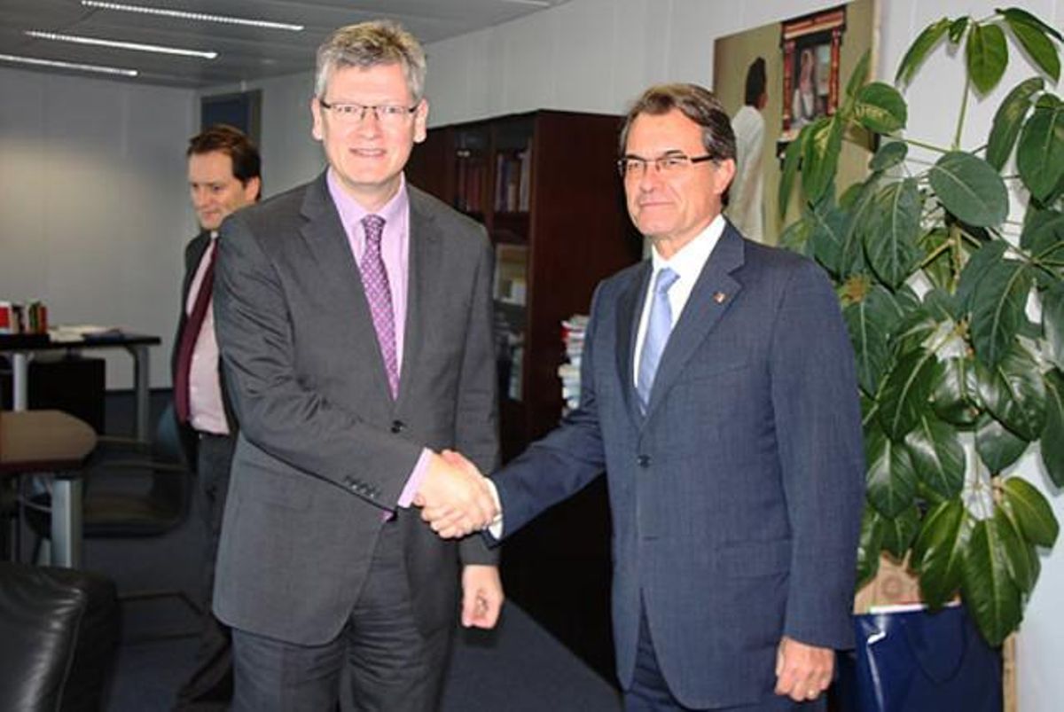 El president Mas, amb el comissari d’Ocupació de la UE, Lázslo Andor, aquest dilluns a Brussel·les. El president Mas, amb el comissari d’Ocupació de la UE, Lázslo Andor, aquest dilluns a Brussel·les.