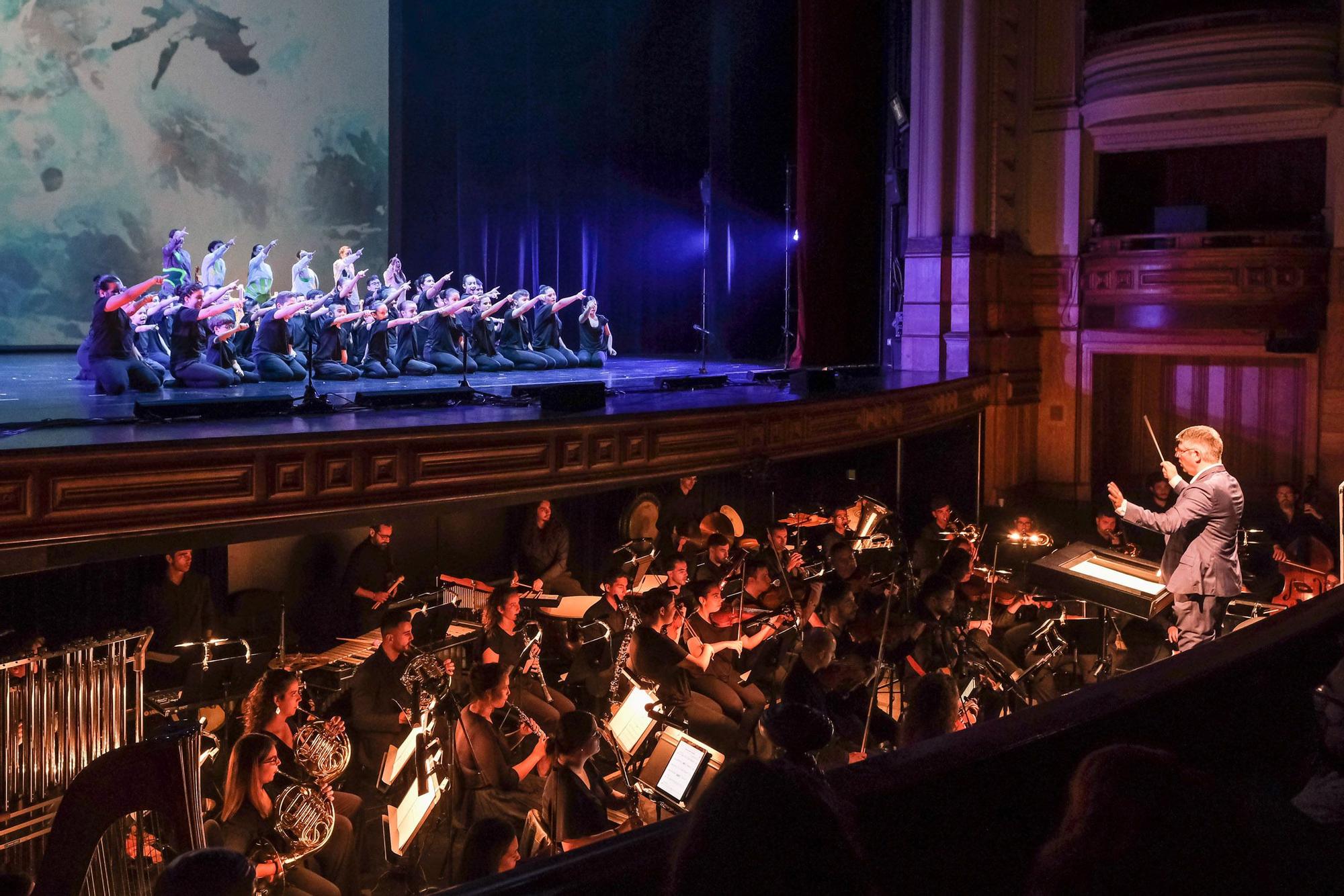 Barrios Orquestados celebra su décimo aniversario con el musical 'Casamundo, entre el mar y la folía'