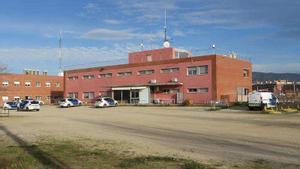 Comisaría de la Guardia Urbana de Badalona, emplazamiento donde se levantaban las antenas de telefonía cuya instalación presuntamente irregular se somete a juicio