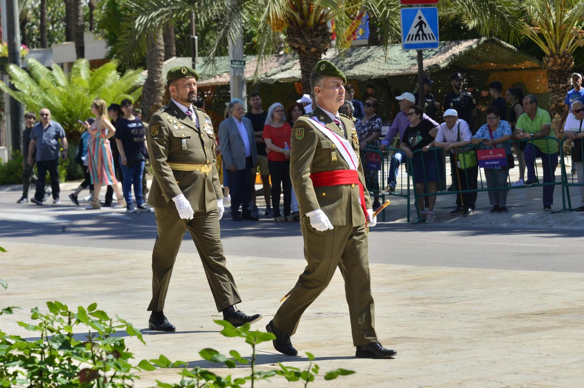 Más de 430 civiles juran la bandera en Elche