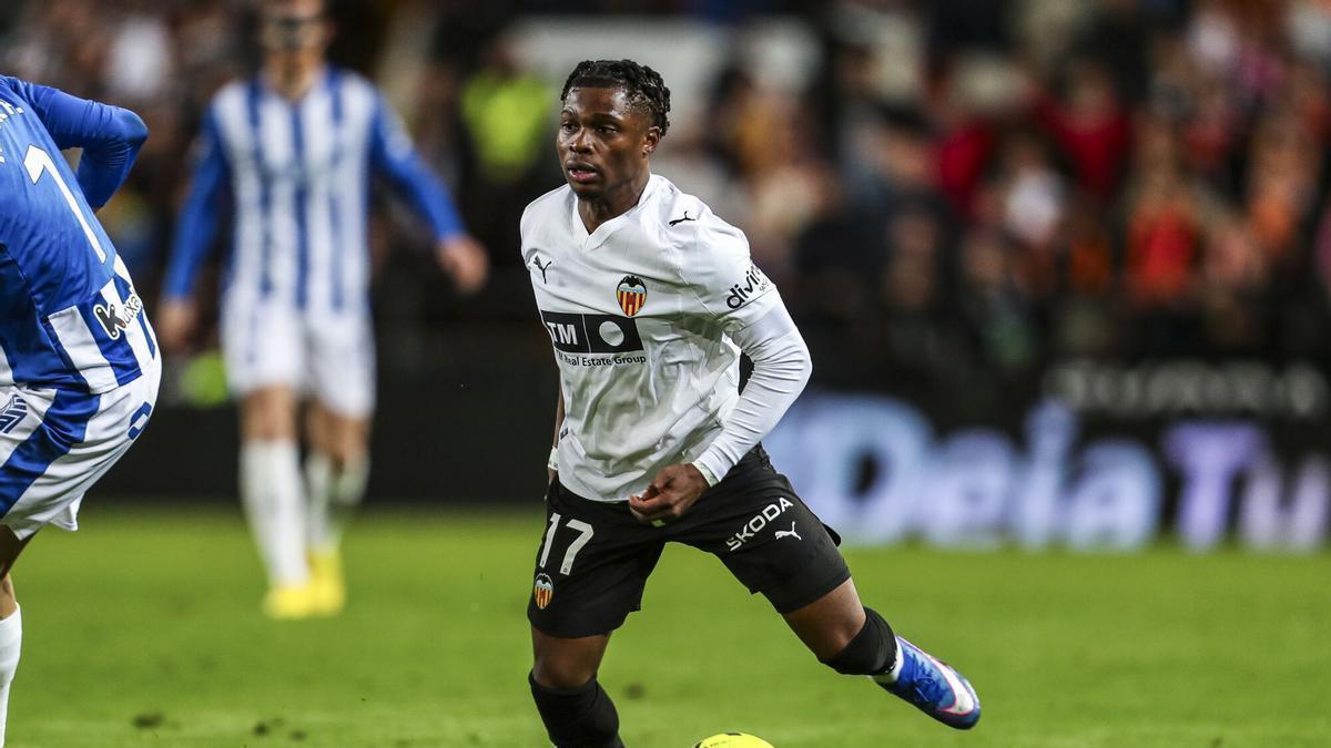 Largie Ramazani of Valencia CF in action during the Spanish league, LaLiga EA Sports, football match played between Valencia CF and Deportivo Alaves at Mestalla stadium on March 8, 2026, in Valencia, Spain. AFP7 08/03/2026 ONLY FOR USE IN SPAIN. Ivan Terron / AFP7 / Europa Press;2026;Soccer;Sport;ZSOCCER;ZSPORT;Valencia CF V Deportivo Alaves - LaLiga EA Sports