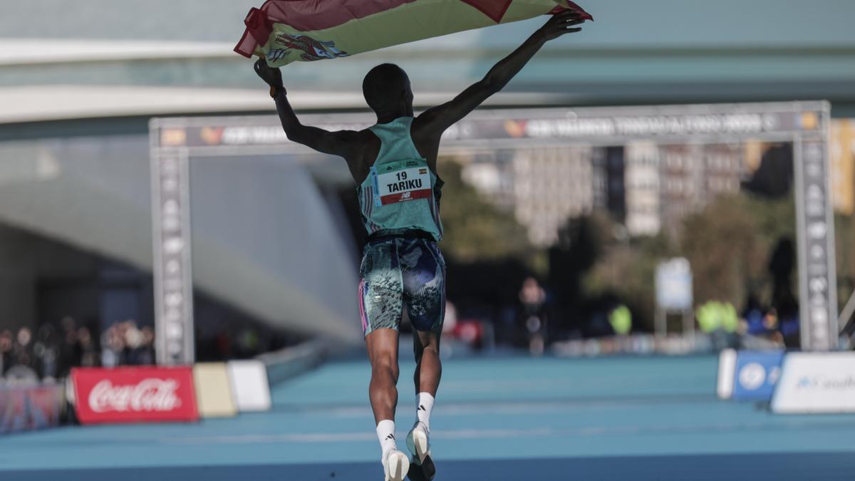 Tariku Novales revienta el récord de España del Maratón en València