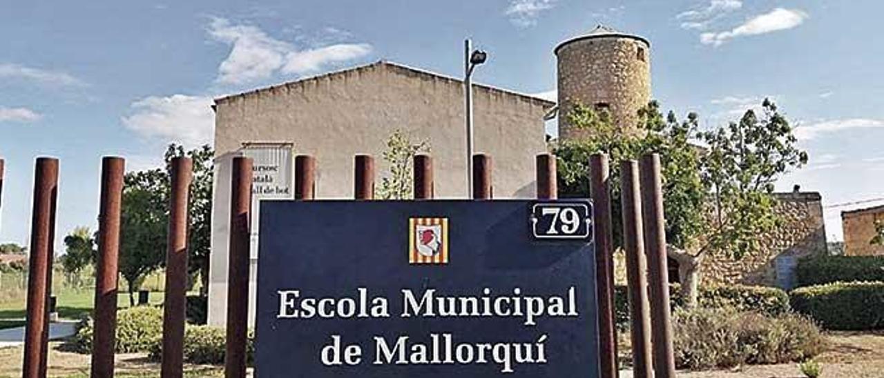 Entrada del MolÃ­ den BeiÃ³, sede desde hace una dÃ©cada de la Escola Municipal de MallorquÃ­.