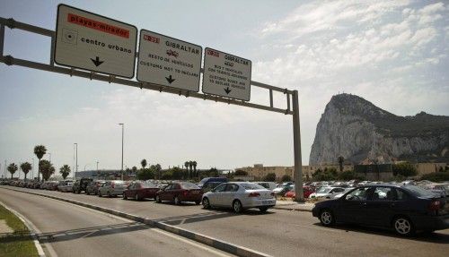 Colas para entrar y salir de Gibraltar el fin de semana