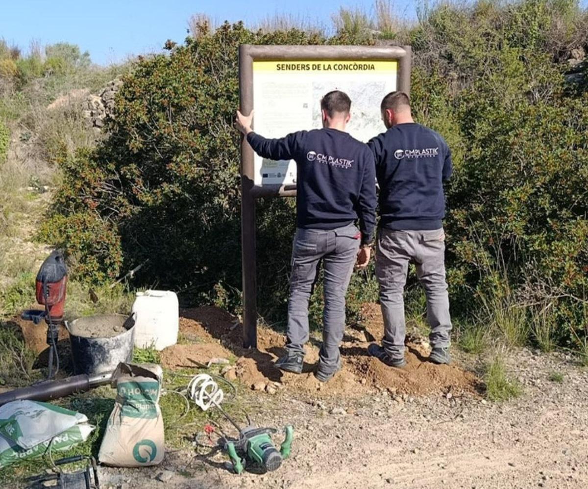 Uno de los carteles informativos de uno de los senderos afectados por la dana en Llíria.