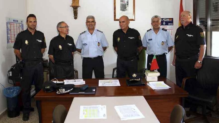 Agentes de la Policía Nacional de Zamora y de la Policía de Segurança Publica de Bragança.