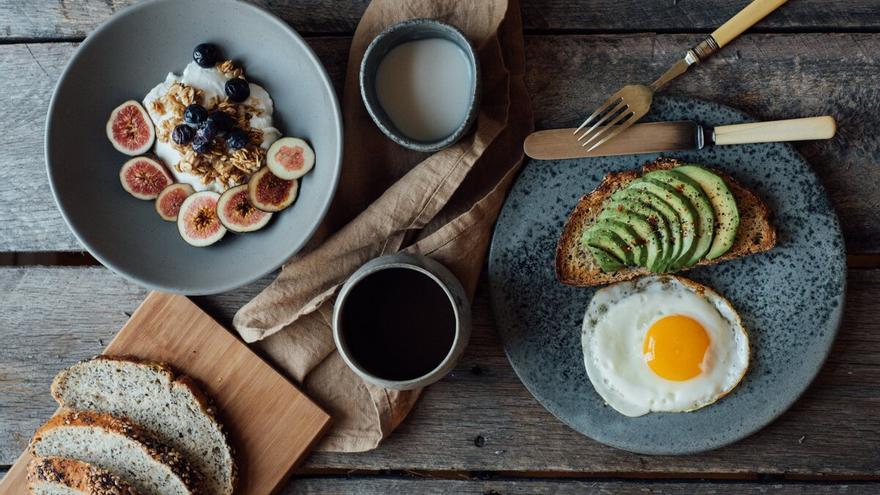 Cuatro alimentos prohibidos y que no deberías comer ni en fiestas si quieres bajar el colesterol