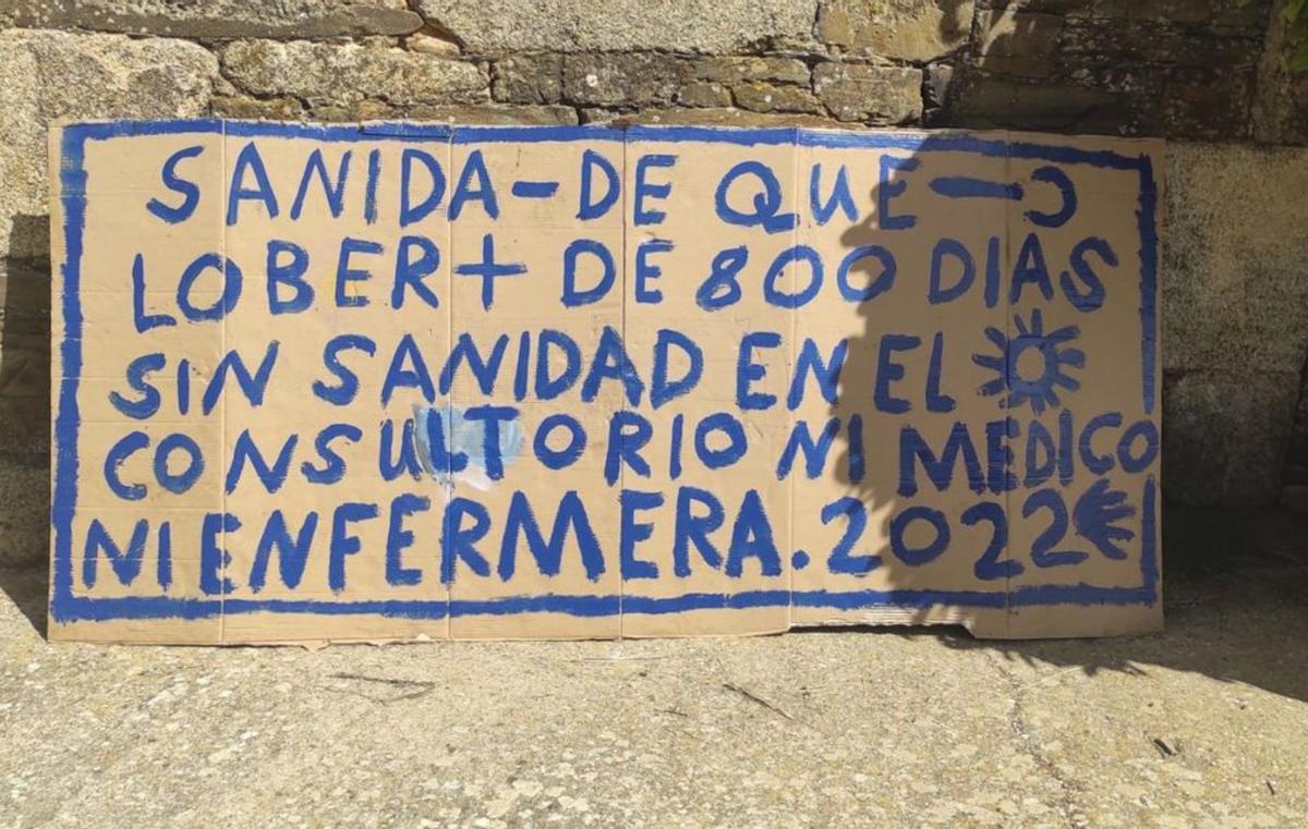 Arriba y abajo, a la izquierda, manifestación en Lober de Aliste. A la derecha, arriba y abajo, concentración en  Casaseca de Campeán. | |  CEDIDAS