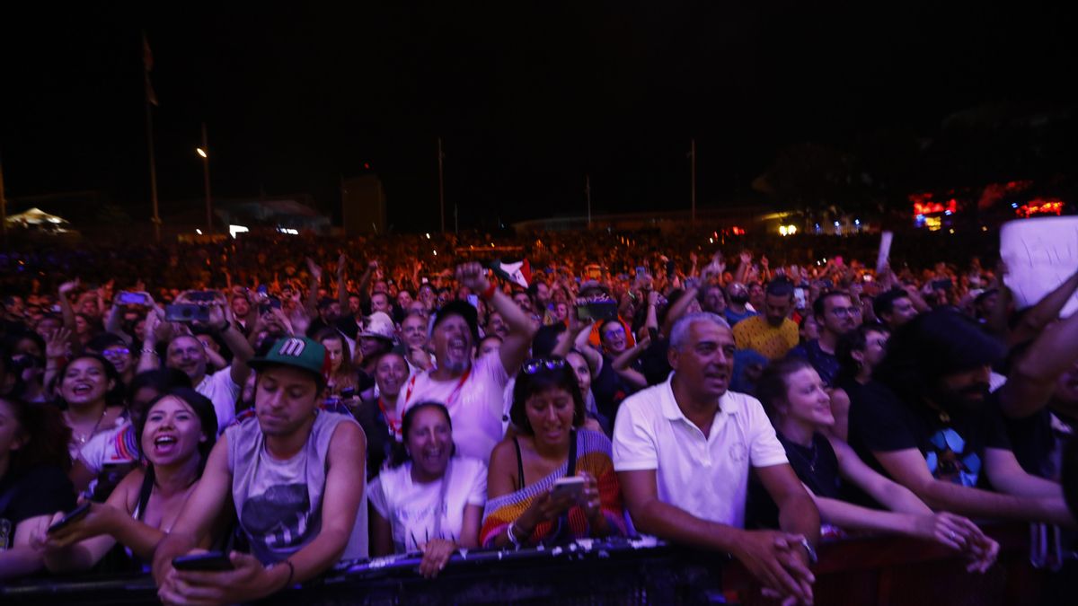 Casi 34.000 personas disfrutaron del Vive Latino entre el viernes y el sábado.