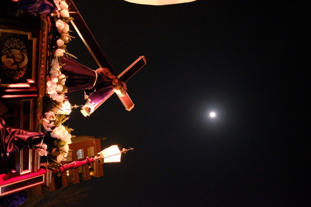 La plaza Castelar volvió a acoger el emotivo Encuentro de la Santa Mujer Verónica y Nuestro Padre Jesús Nazareno