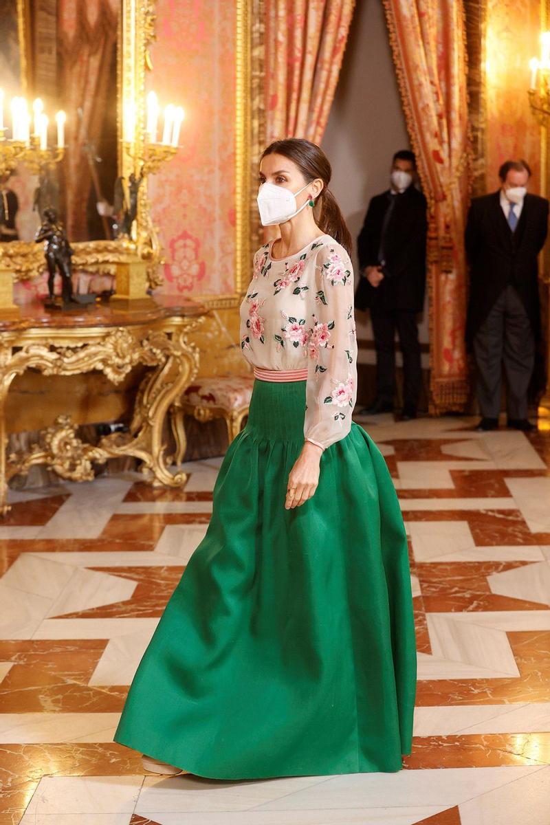 La reina Letizia con vestido vintage de Valentino de la reina Sofía