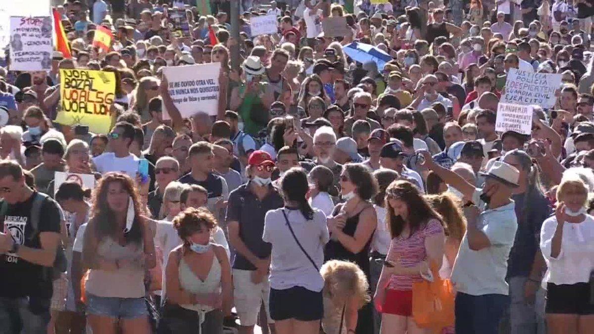 Unas 2.500 personas se concentran en Madrid contra el uso de mascarillas