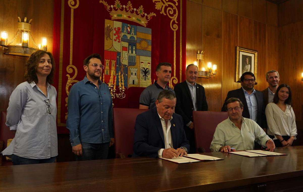 Firma del acuerdo de colaboración ente la Diputación de Zamora y la Fundación Talento 58. | Jose Luis Fernández