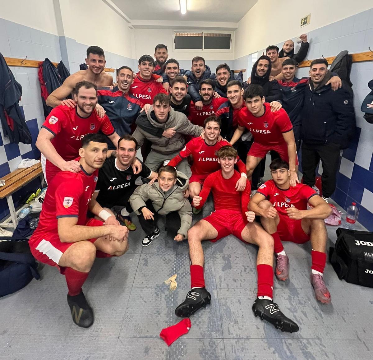 El equipo vallero celebra la victoria.