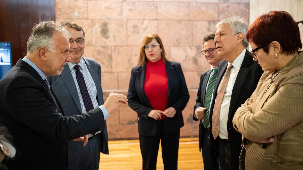 Reunión interministerial para el reparto de menores que llegan a Canarias