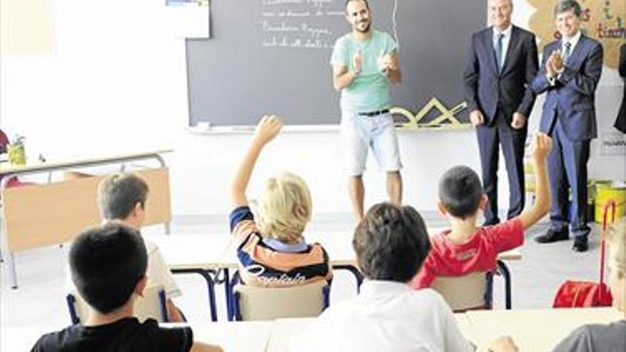 Bataller insertará a colectivos en paro en la limpieza de colegios