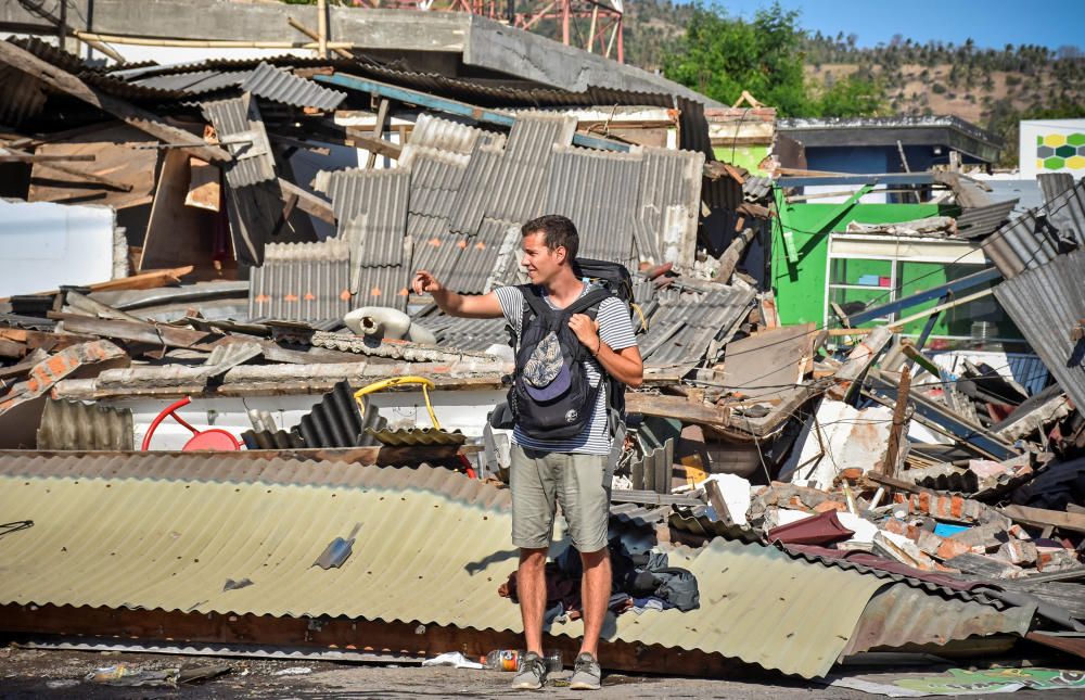 Al menos 91 personas han muerto y más de un centenar se encuentran heridas como consecuencia de un terremoto en Indonesia.