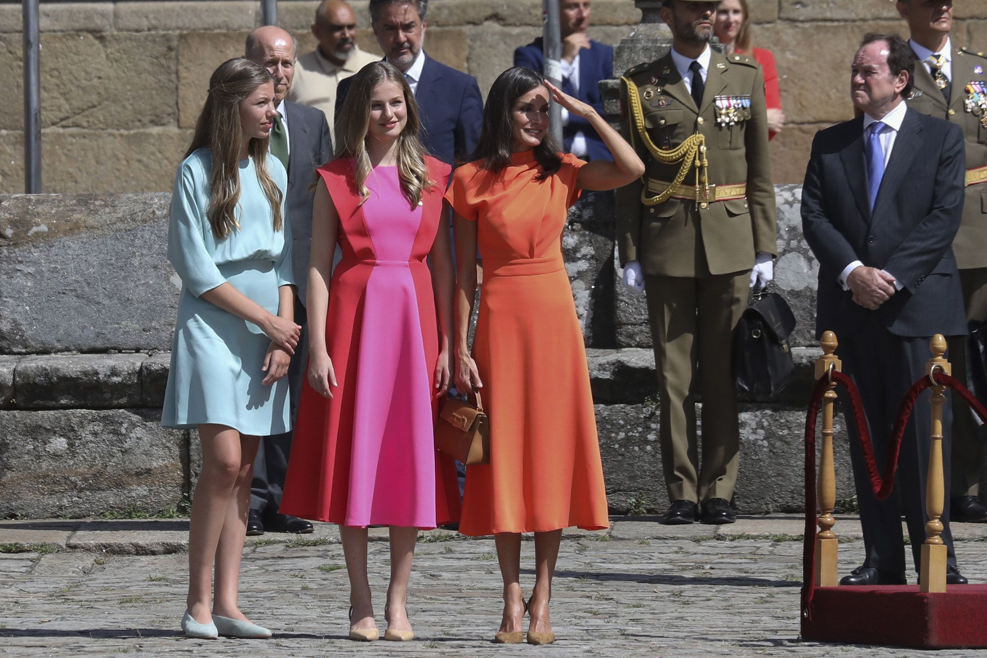 El rey Felipe VI realiza la Ofrenda al Apóstol acompañado de la reina Letizia y las infantas