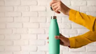 Saps com netejar l'ampolla reutilitzable correctament?