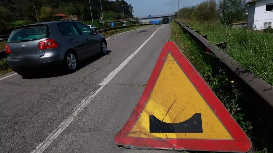 Los coches botan en la "Y": el tramo de mega baches y socavones que lleva años sin arreglar para indignación de conductores asturianos