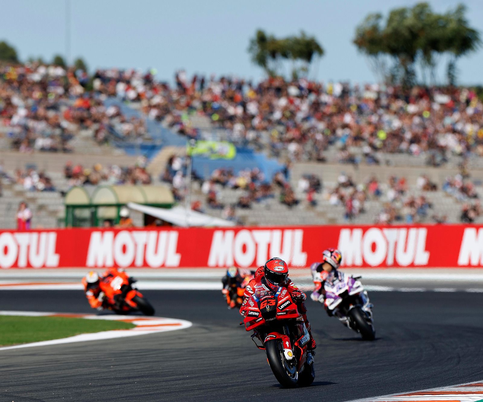 Ambiente entrenamientos Gran Premio Motul