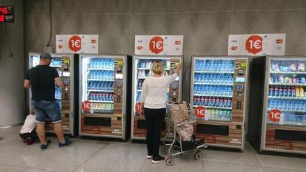 El aeropuerto de Palma ya vende botellas de agua a un solo euro