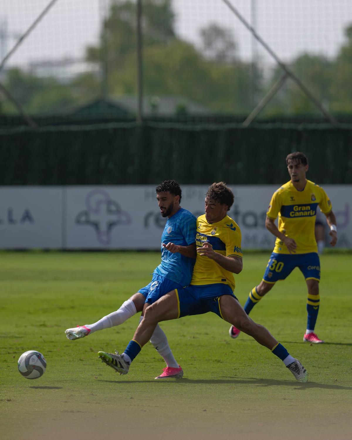 Acción defensiva de Herzog con Benrahma.