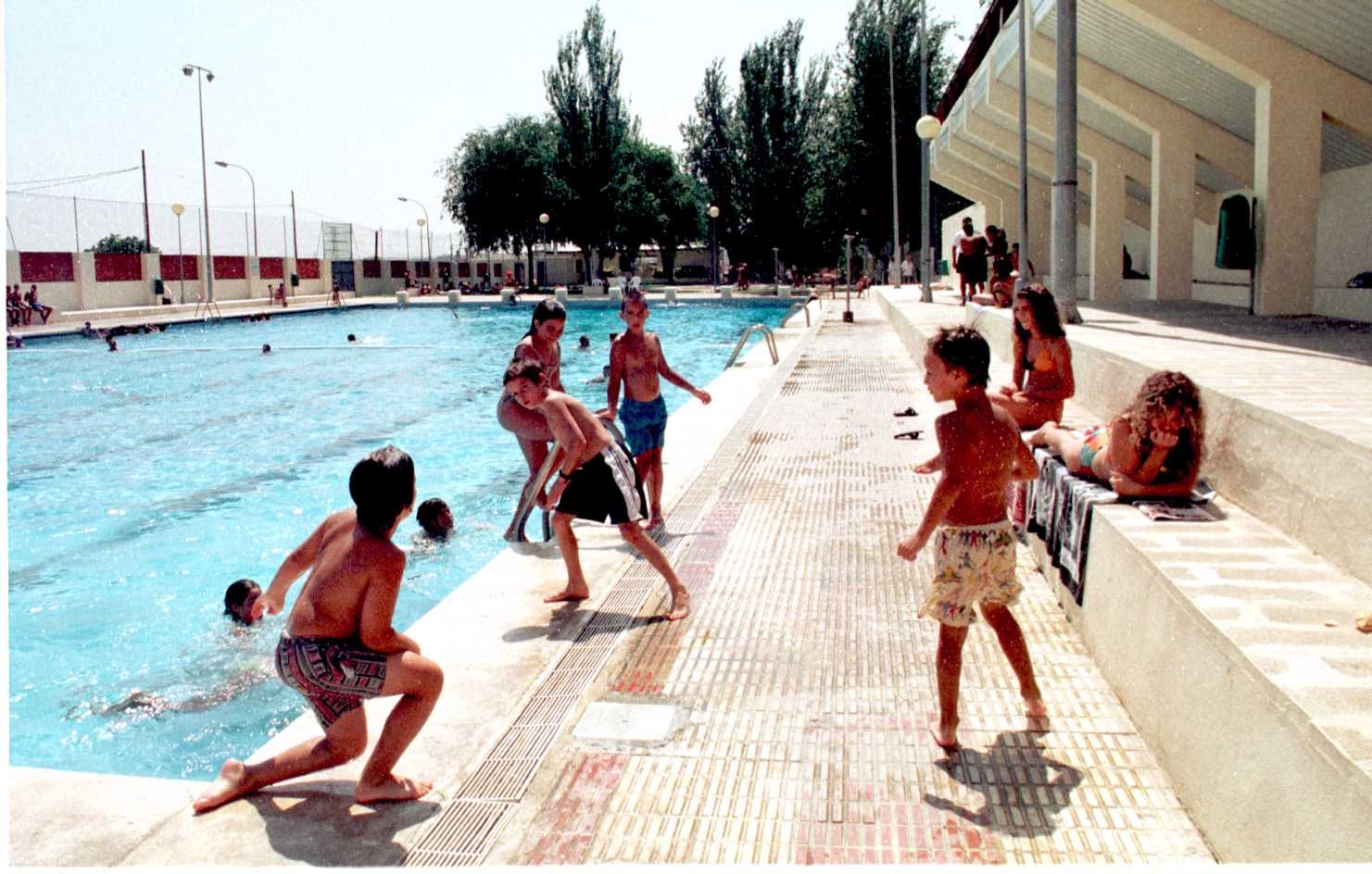 piscina municiapl 1998.jpg