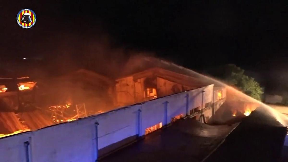 Incendio en una fábrica de Vallada